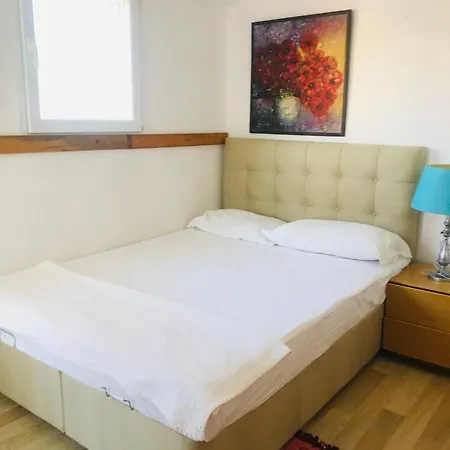 Alacatida Havuzlu Villa *