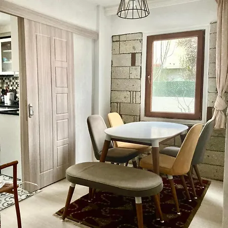 Alacatida Havuzlu Villa Cesme