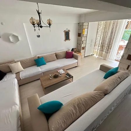 Villa Alacatida Havuzlu Cesme
