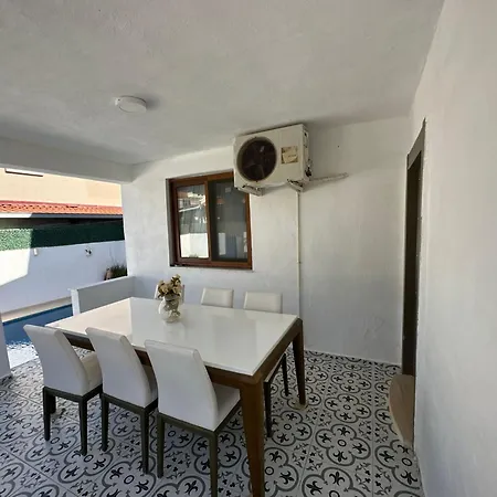 Alacatida Havuzlu Cesme
